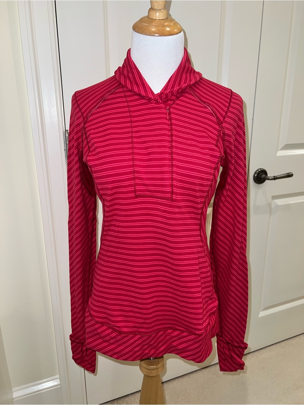 EUC Lululemon Think Fast Stripped Pullover Running Long Sleeve Top size 8